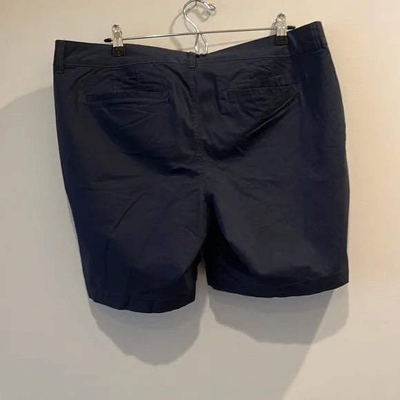 Old Navy women’s Chino shorts. Size 14T (tall). Color is navy - Picture 5 of 8
